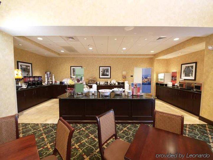 Hampton Inn & Suites Dobson Restoran gambar